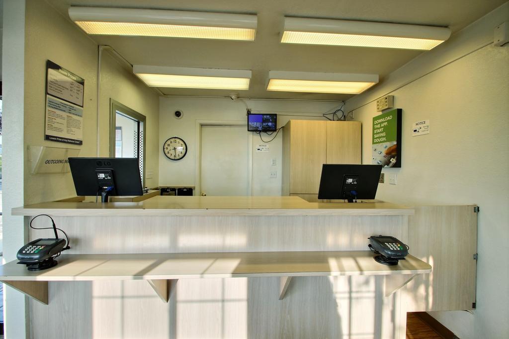 Motel 6 Milwaukee West - Брукфийлд Екстериор снимка